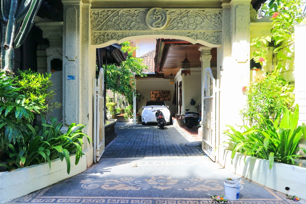 Sari Indah Cottages 36/41