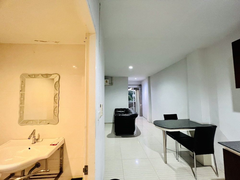 Inn Kham Apartment 33/47