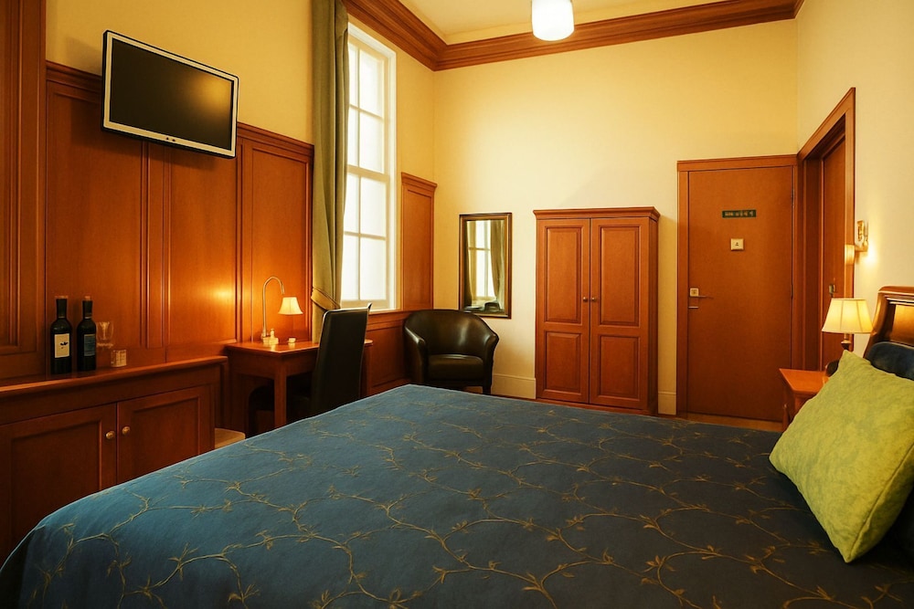 The County Hotel 11/50