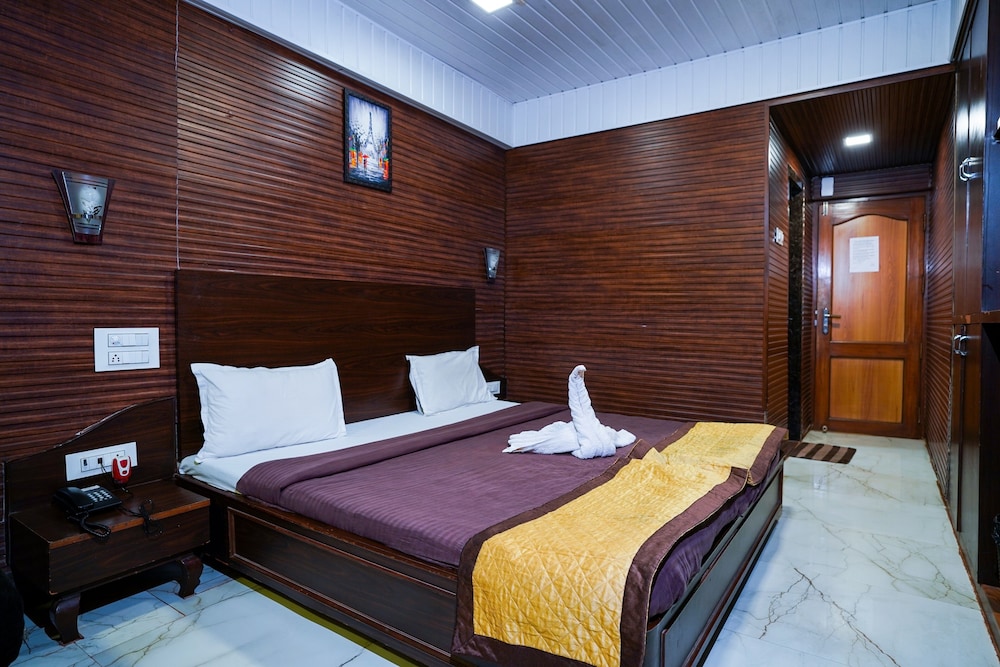 HOTEL KUMAR PLAZA 11/50