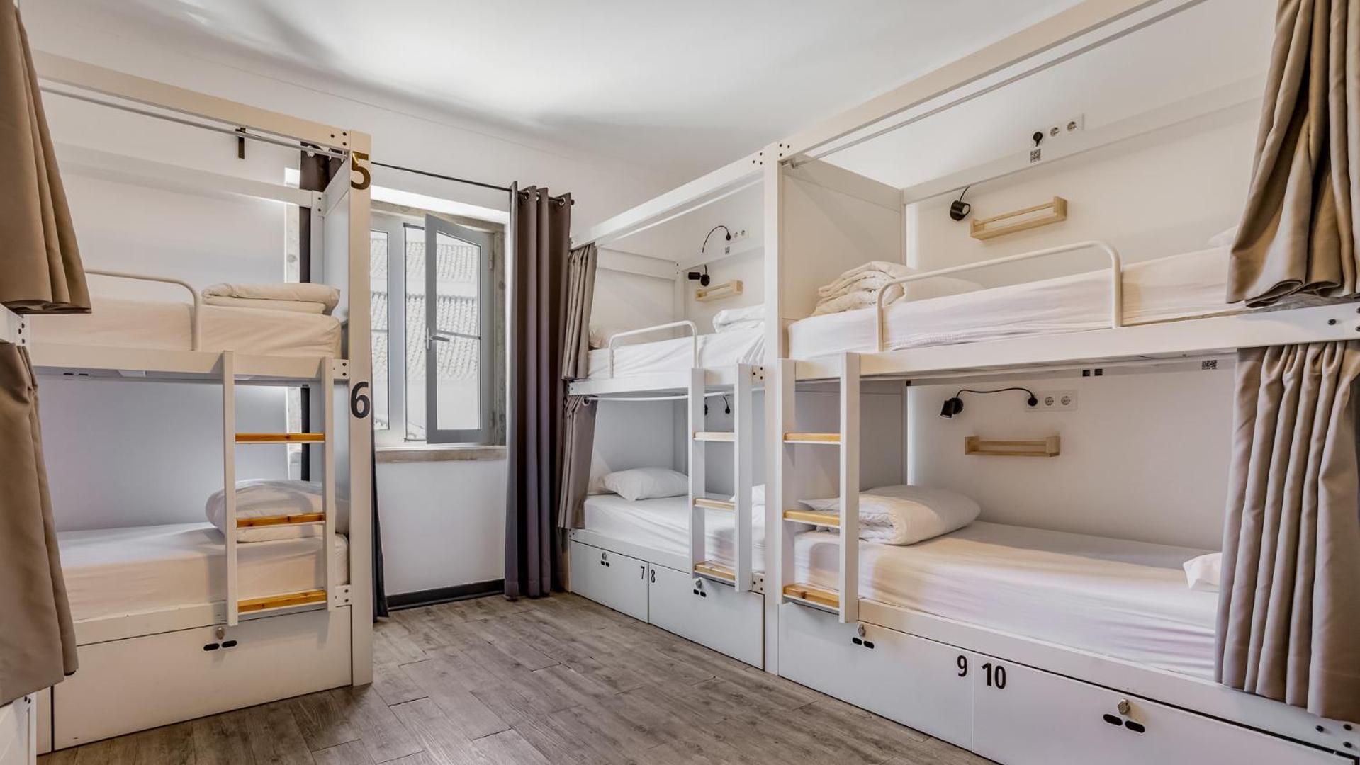MIXED DORM, 10 BEDS