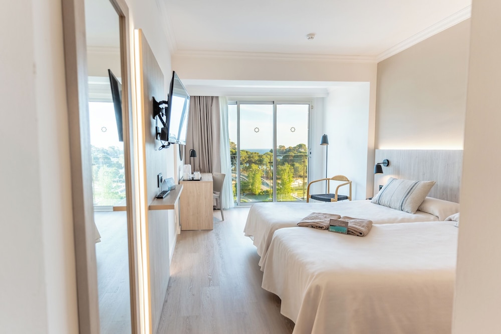 Minura Cala Galdana and Apartamentos D Aljandar 17/50