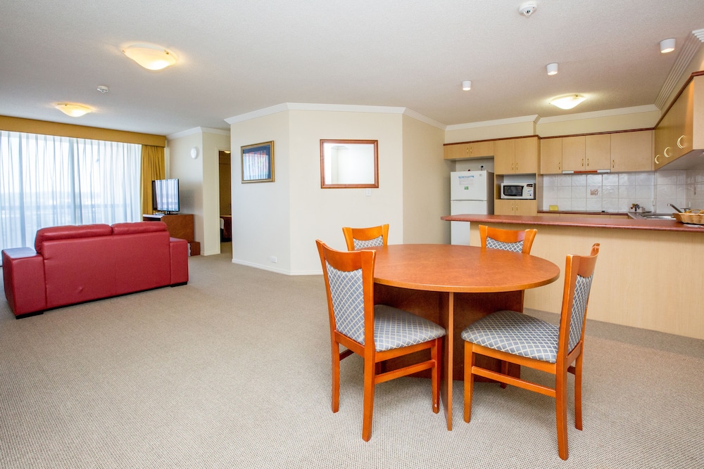 Springwood Tower Apartment Hotel 40/63