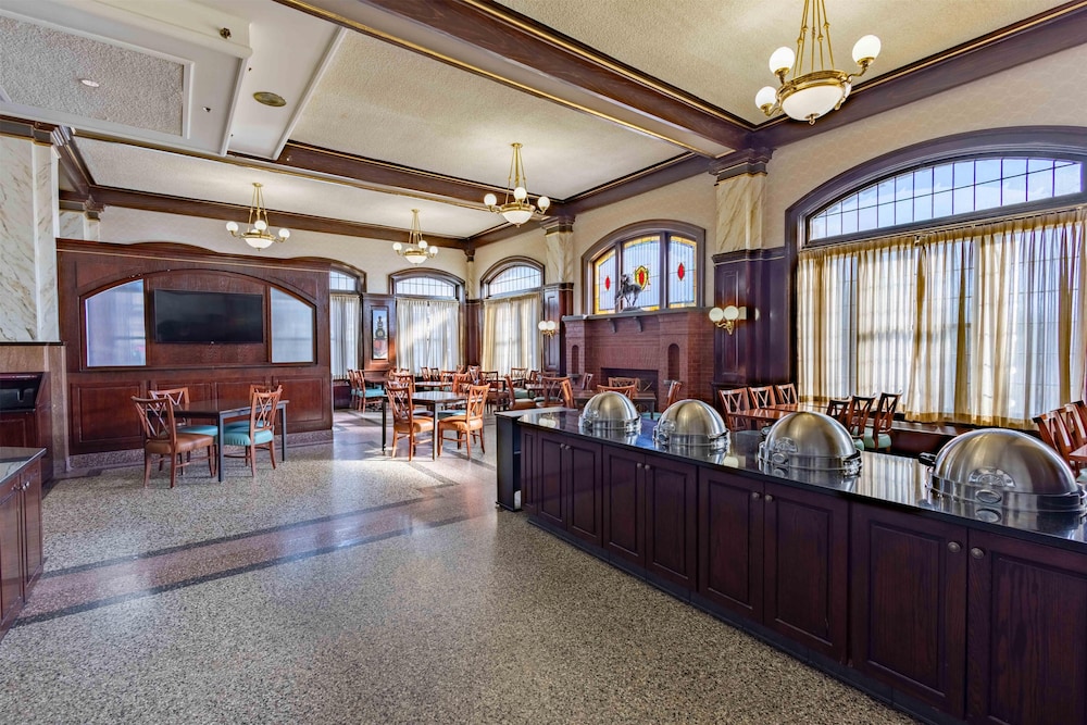 Drury Inn & Suites St. Louis Union Station 31/45