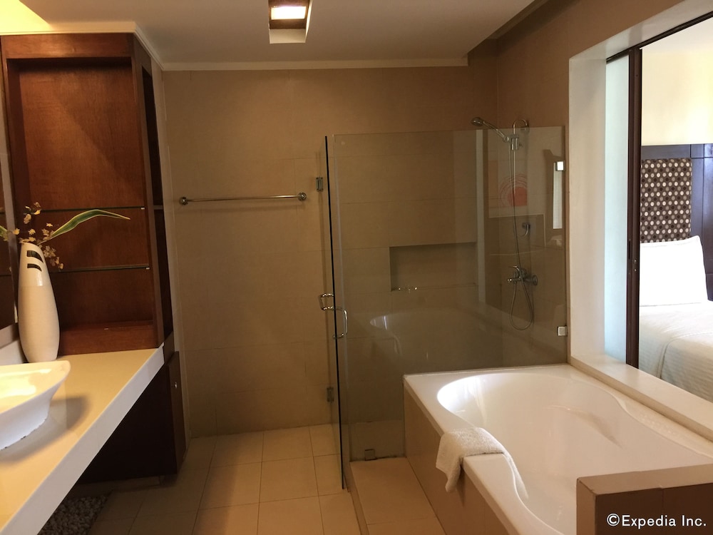 Coron Gateway Hotel Suites 46/50