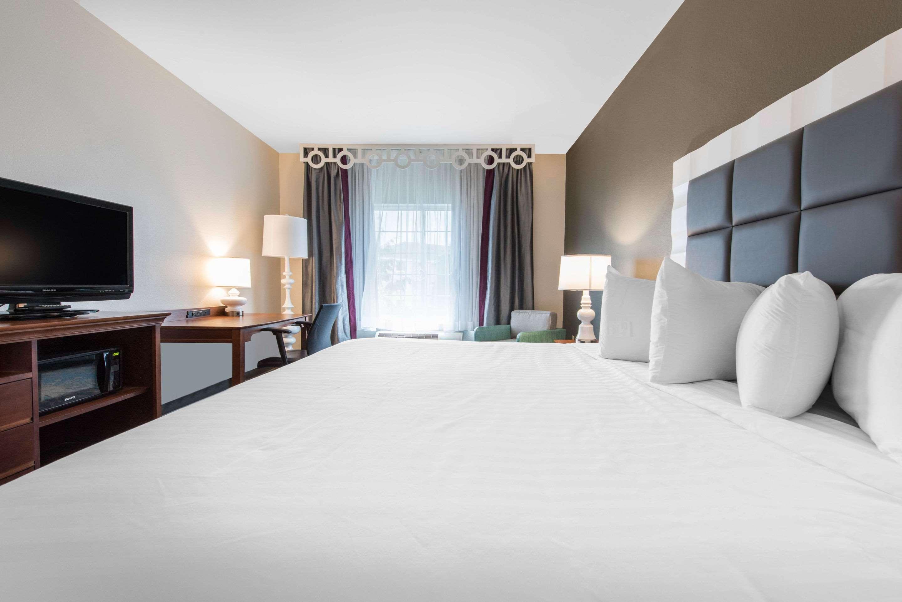 جناح بسرير كينج، Best Western Erie Inn & Suites 3/5