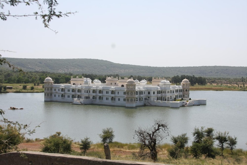 juSTa Lake Nahargarh Palace 23/28