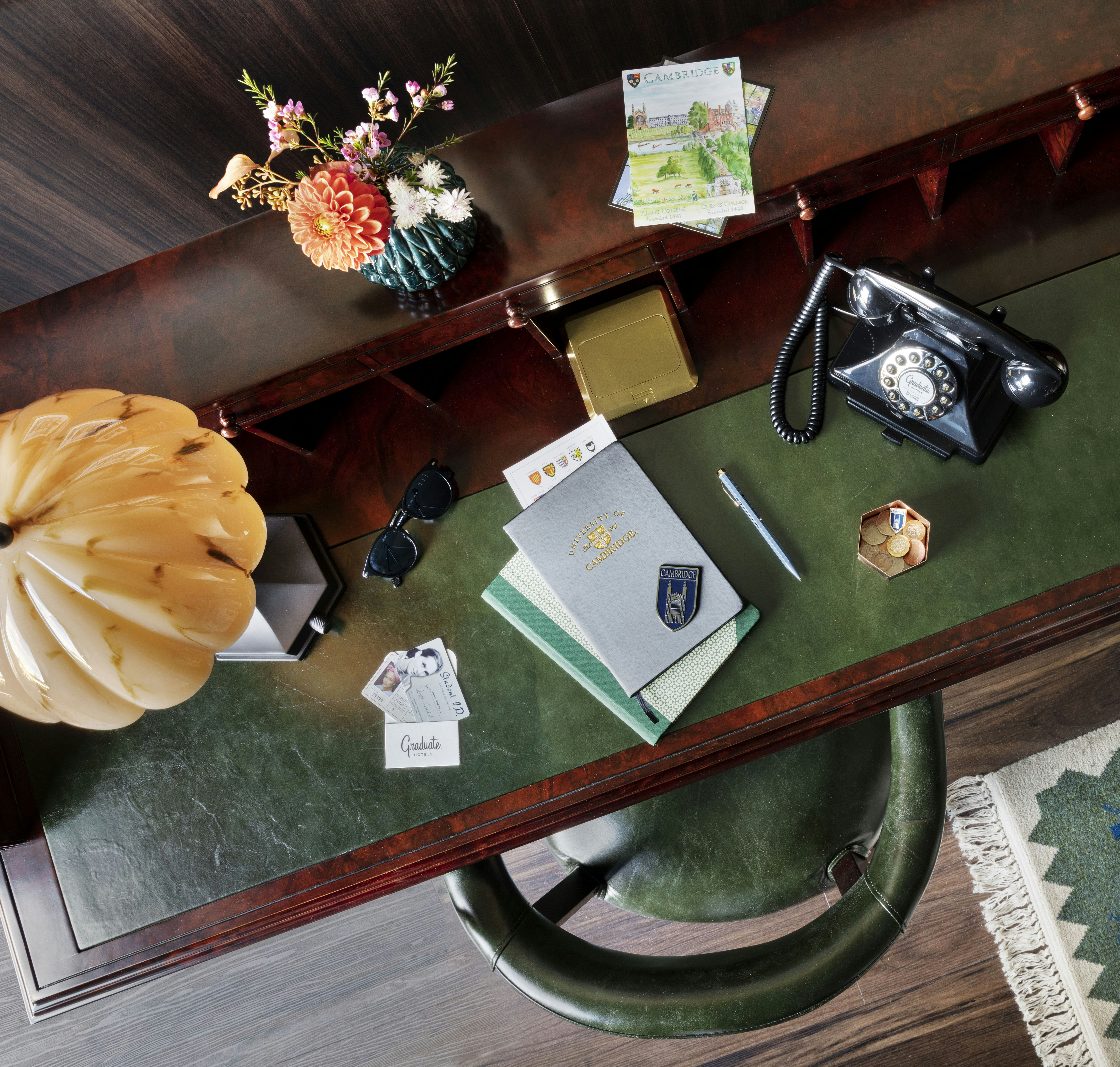 Graduate, Junior Suite, King Bed, with View، Graduate by Hilton Cambridge 2/7
