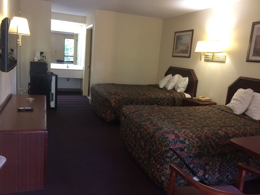 Days Inn And Suites Selma 17/54