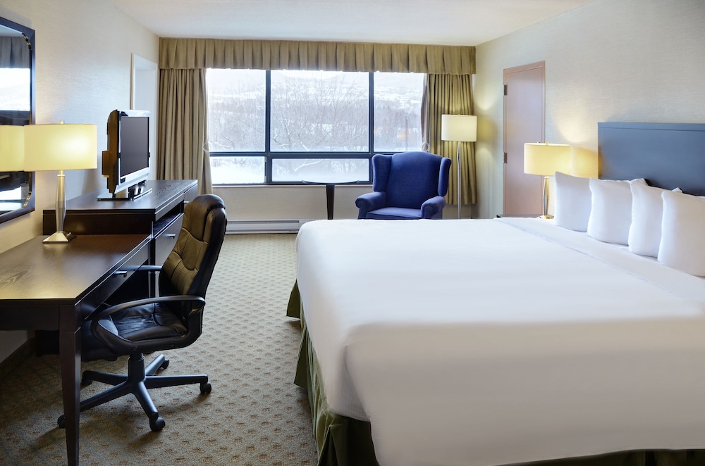Greenwood Inn & Suites 35/37