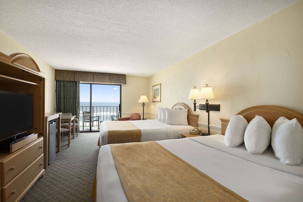 Days Inn by Wyndham Daytona Oceanfront 12/37
