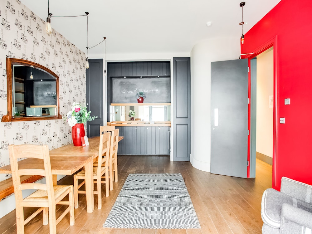 OYO Fab Guest House 9/47