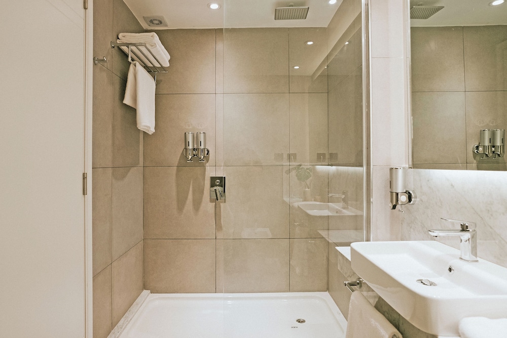 Howard Johnson by Wyndham Resistencia La Ribera 46/48