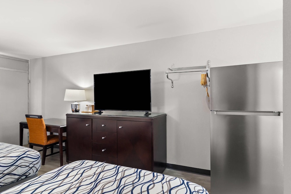 Suburban Studios Orange Park - Jacksonville near Naval Air Station 25/33