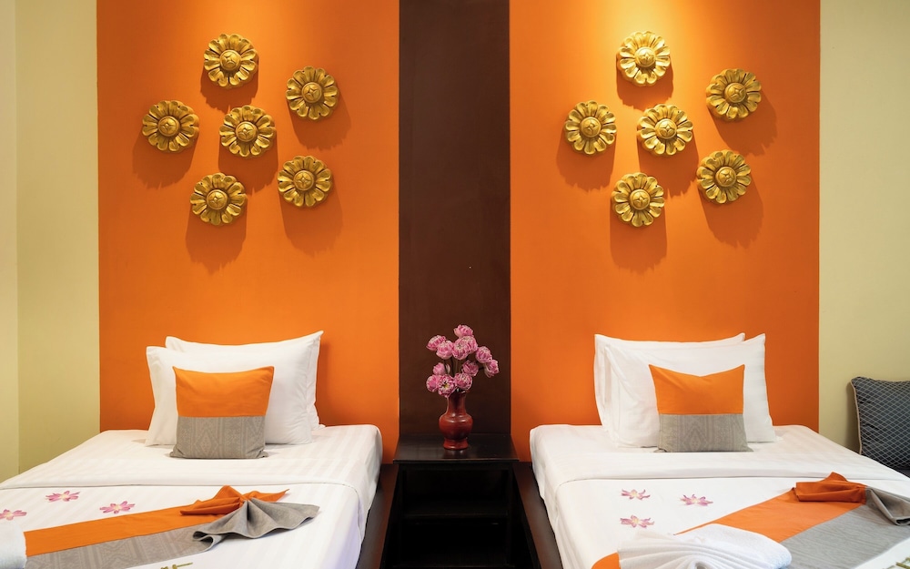 JUNIOR SUITE, POOL VIEW, BALCONY