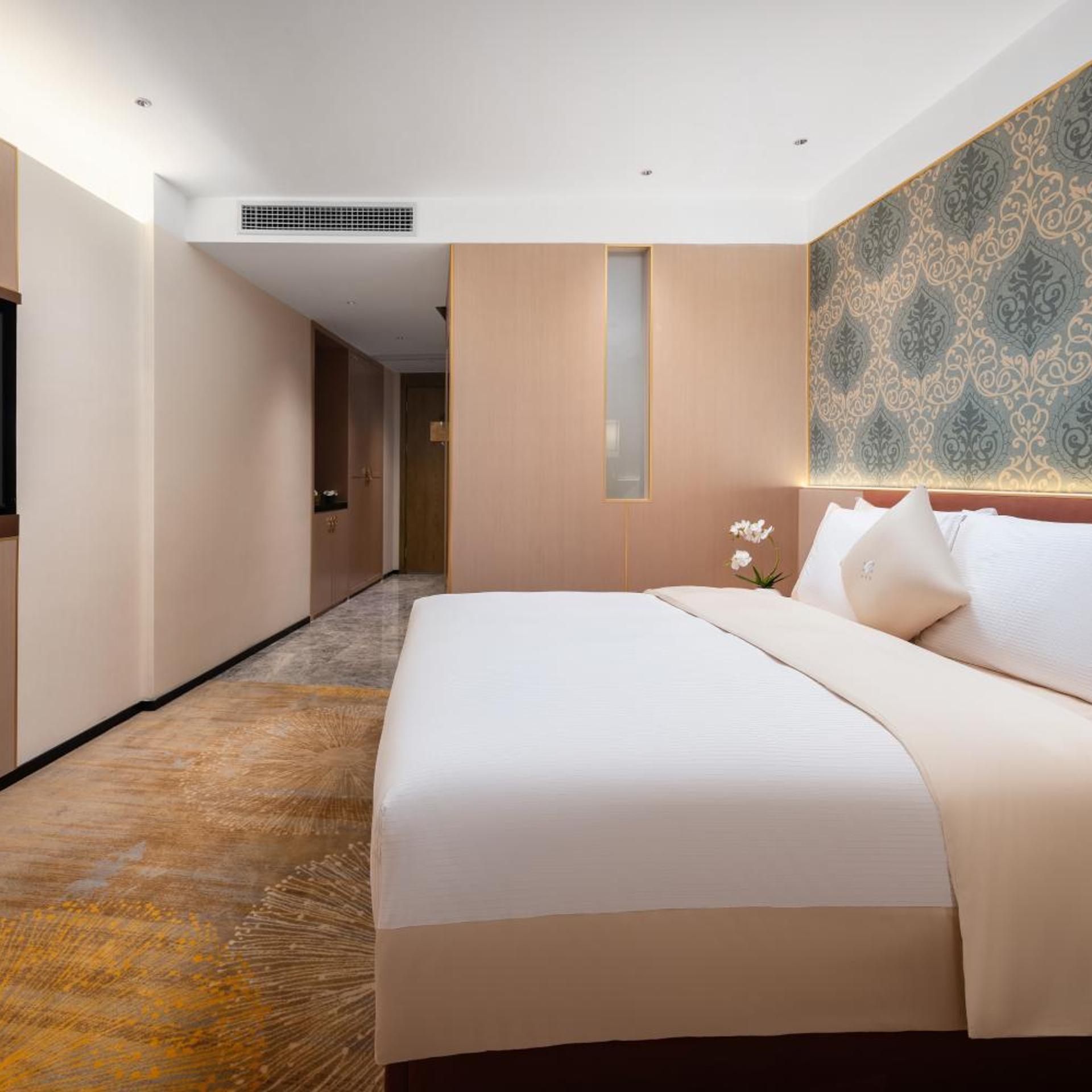 Elegant, King Bed