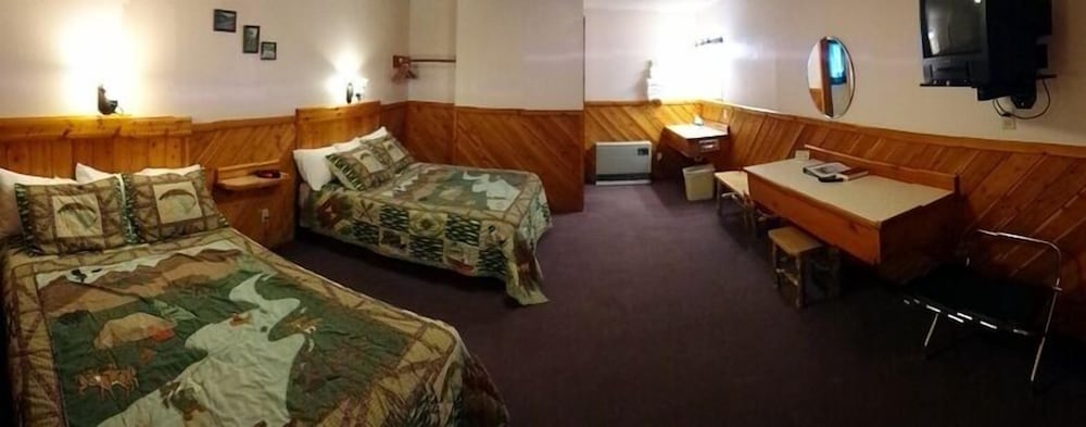 Alpine Motel 10/25