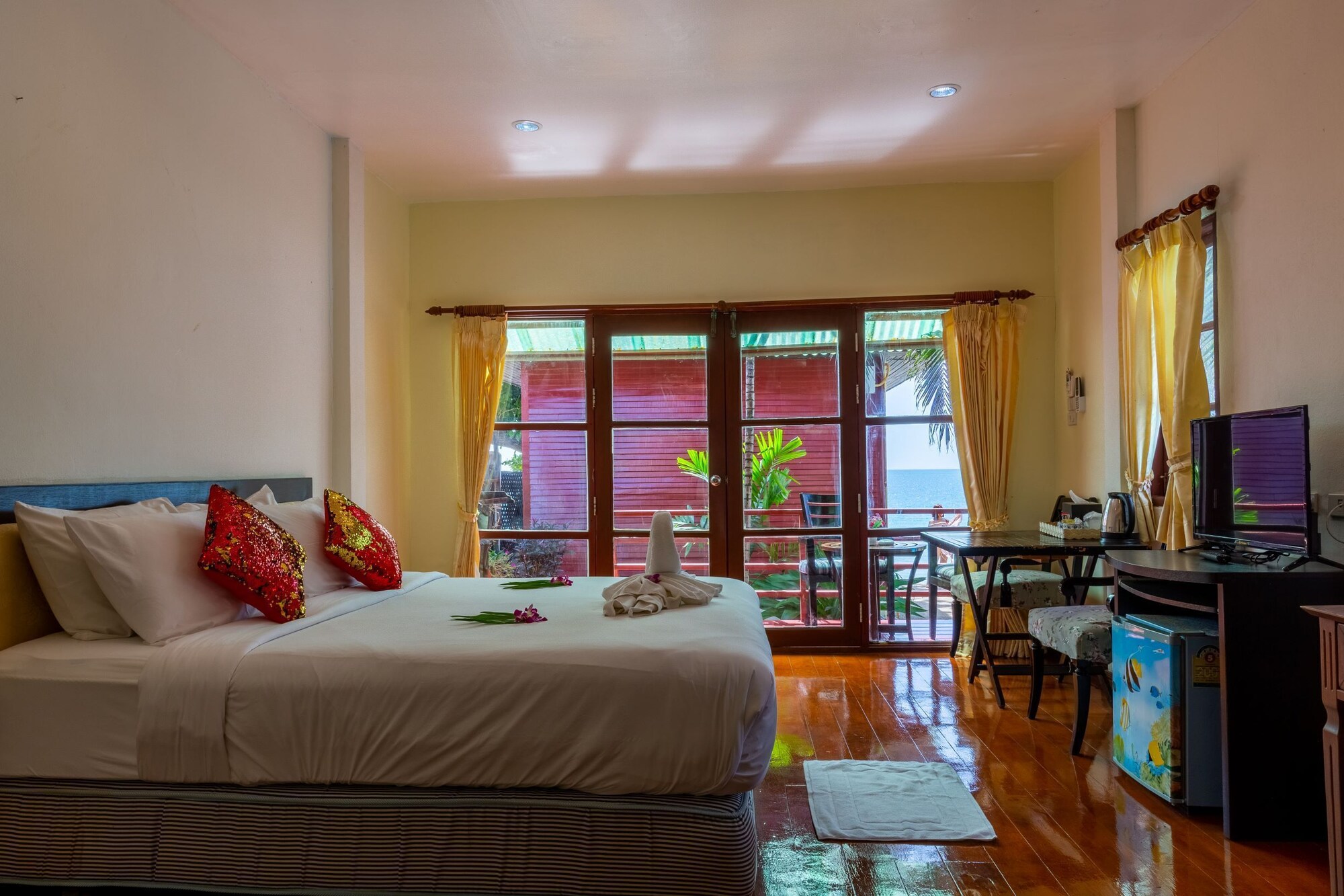 BUNGALOW, PARTIAL SEA VIEW