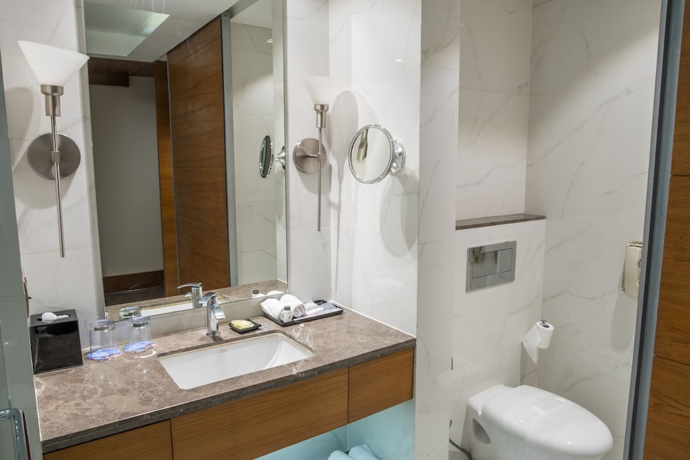 Sheraton Hyderabad Hotel 70/71