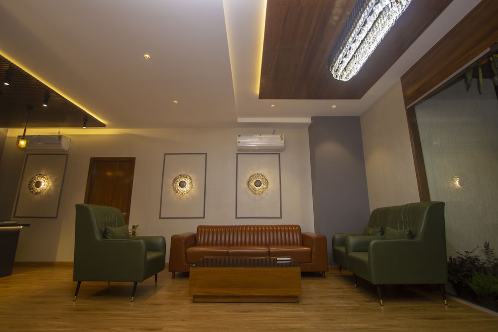 Monarch Guestline Magarpatta 19/32