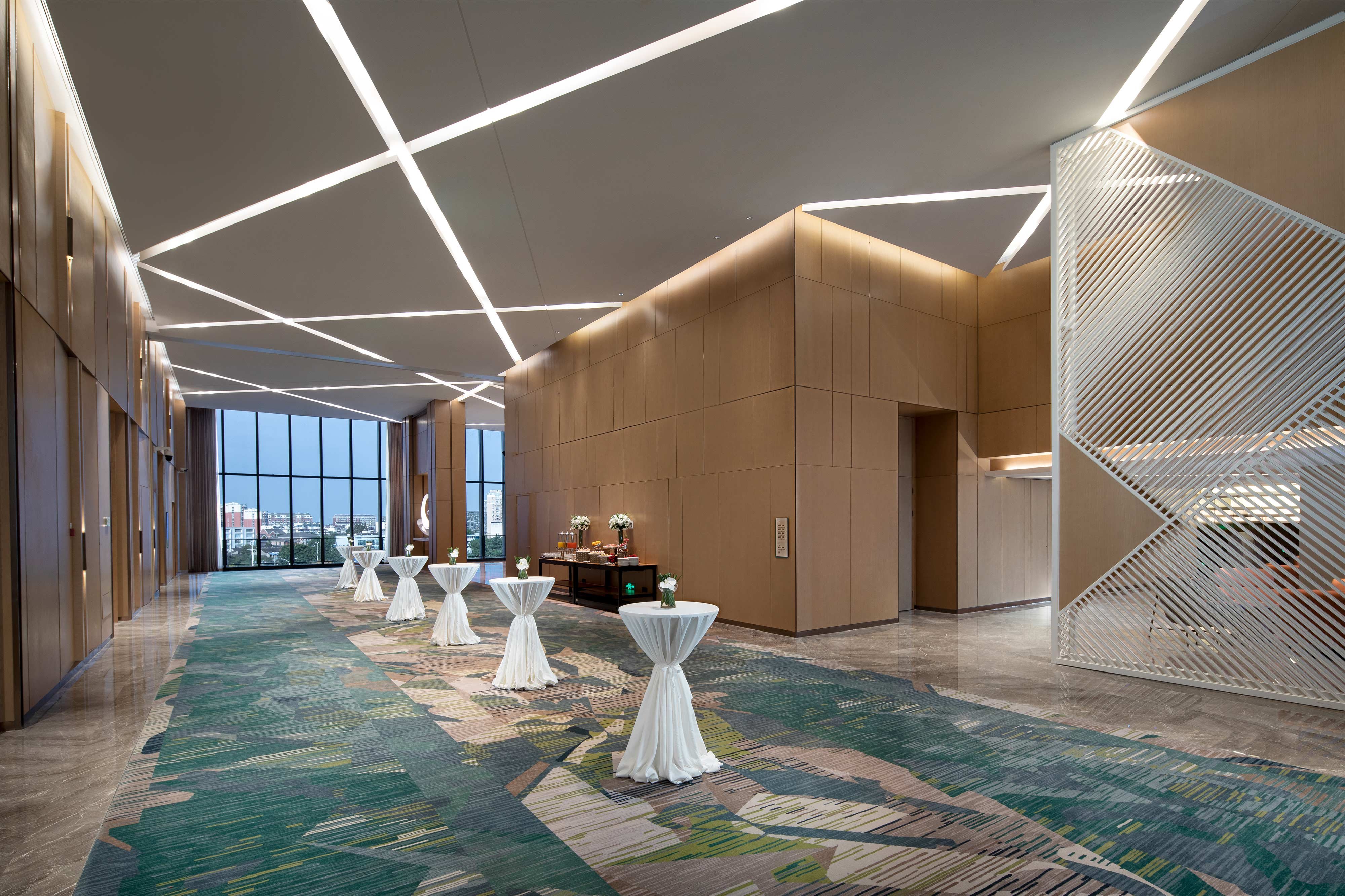 Holiday Inn Wuxi Central Station 20/56