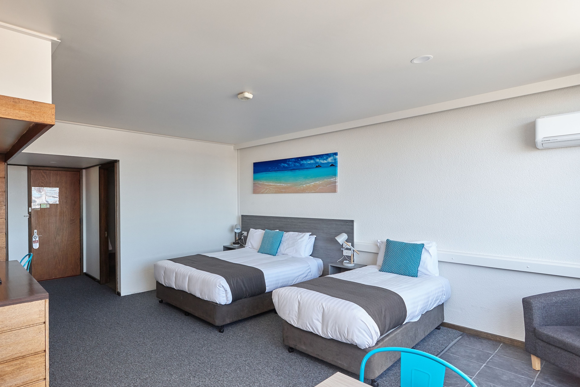 Superior, 1 Queen and 1 Single Bed, Queen Bed, Town View