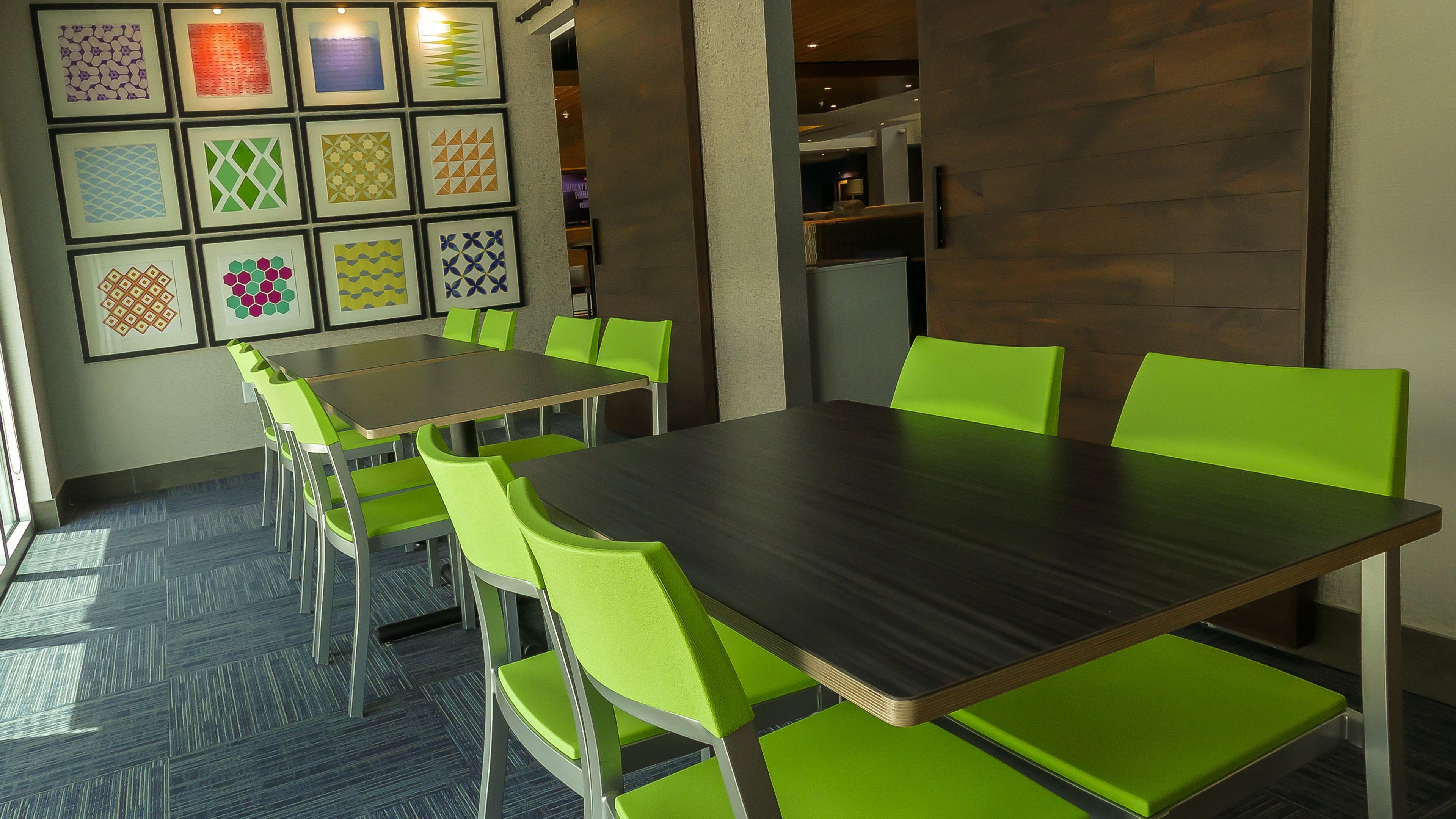 Holiday Inn Express & Suites Miami Airport East 52/69