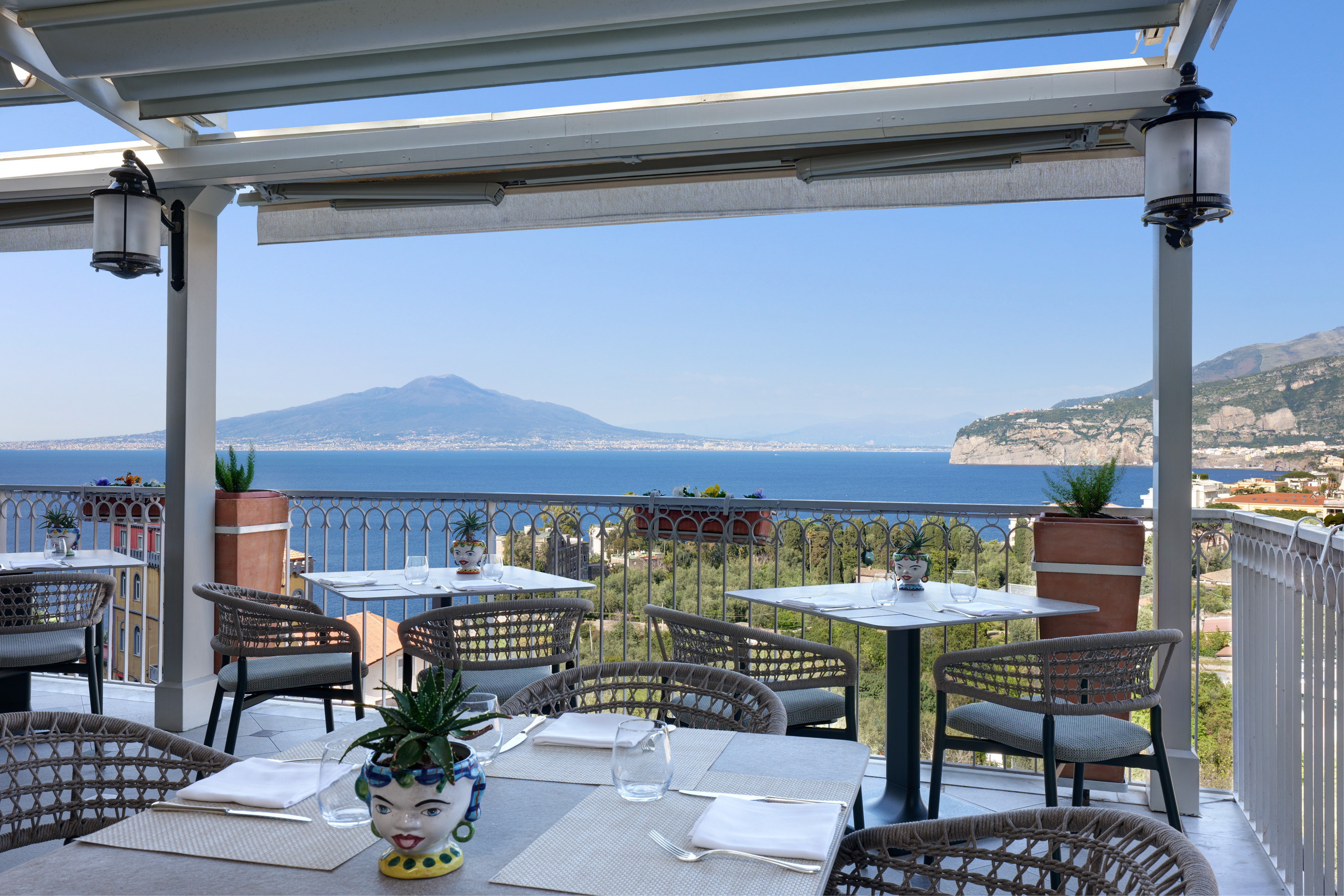Grand Hotel Capodimonte 56/65