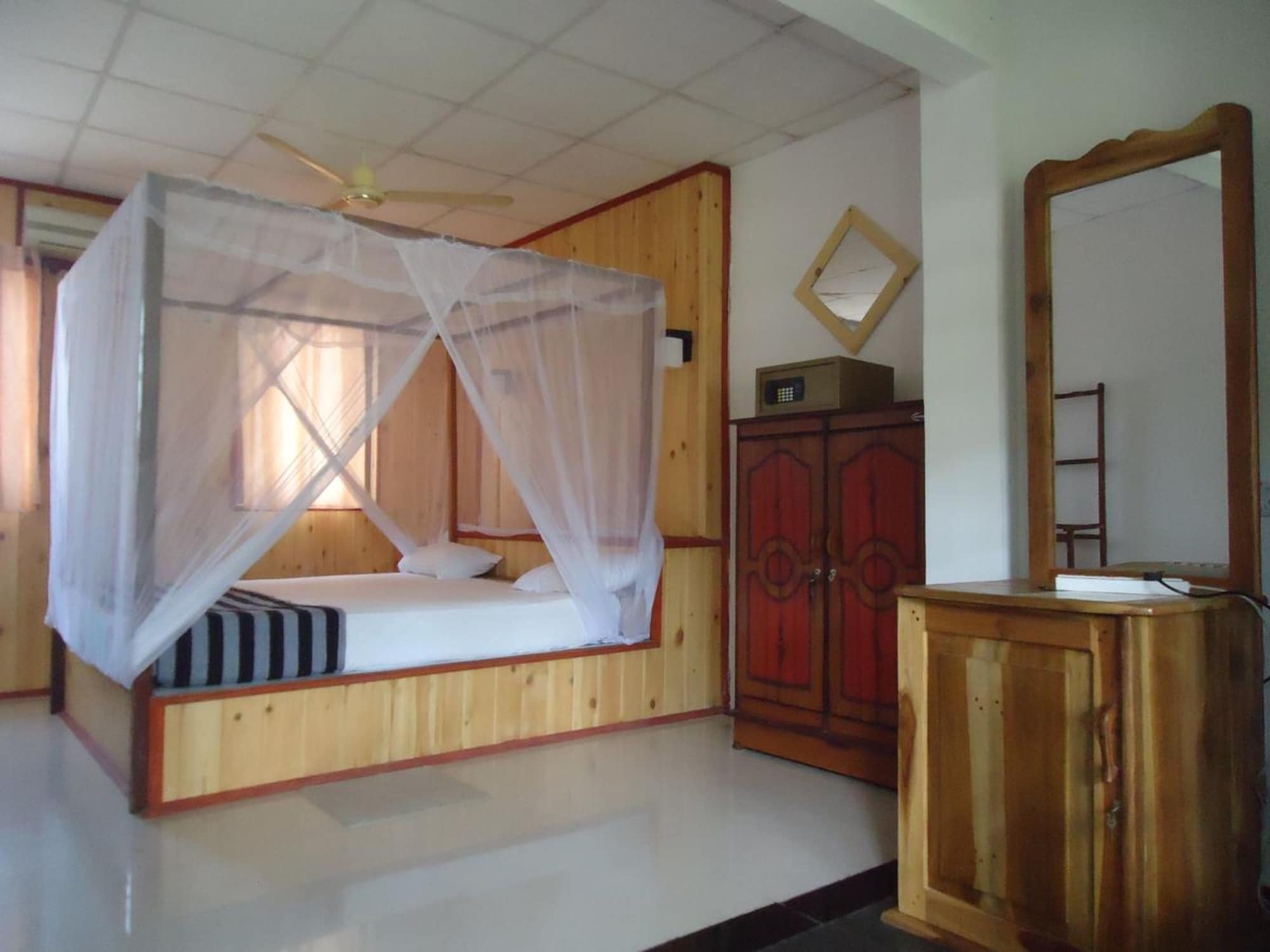 DELUXE, DOUBLE BED