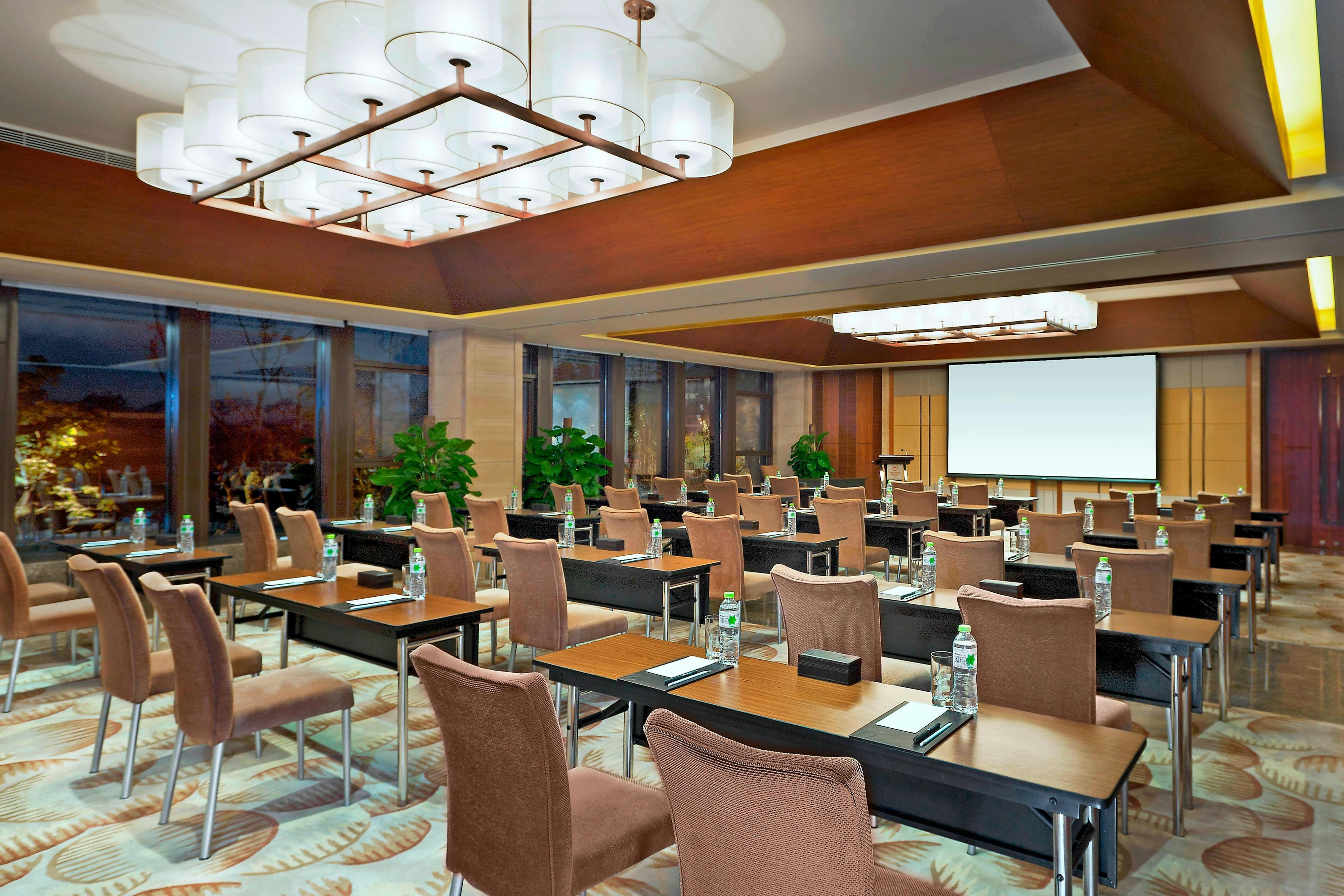 Sheraton Grand Hangzhou Wetland Park Resort 10/13