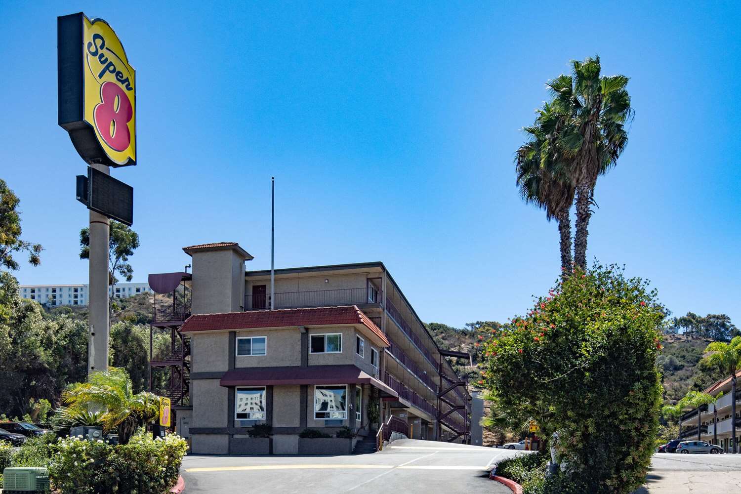 Super 8 by Wyndham San Diego Hotel Circle 8/58