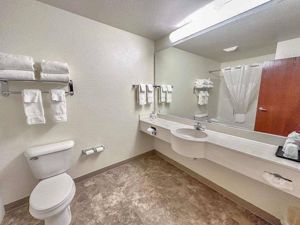 Estherville Hotel Amp Suites 44/50