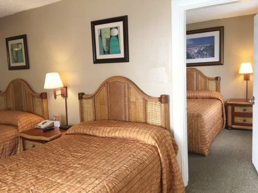 Polynesian Ocean Front Hotel 16/42
