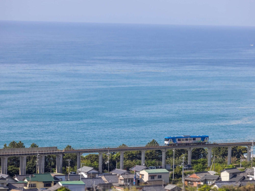 Mercure Kochi Tosa Resort & Spa 46/50