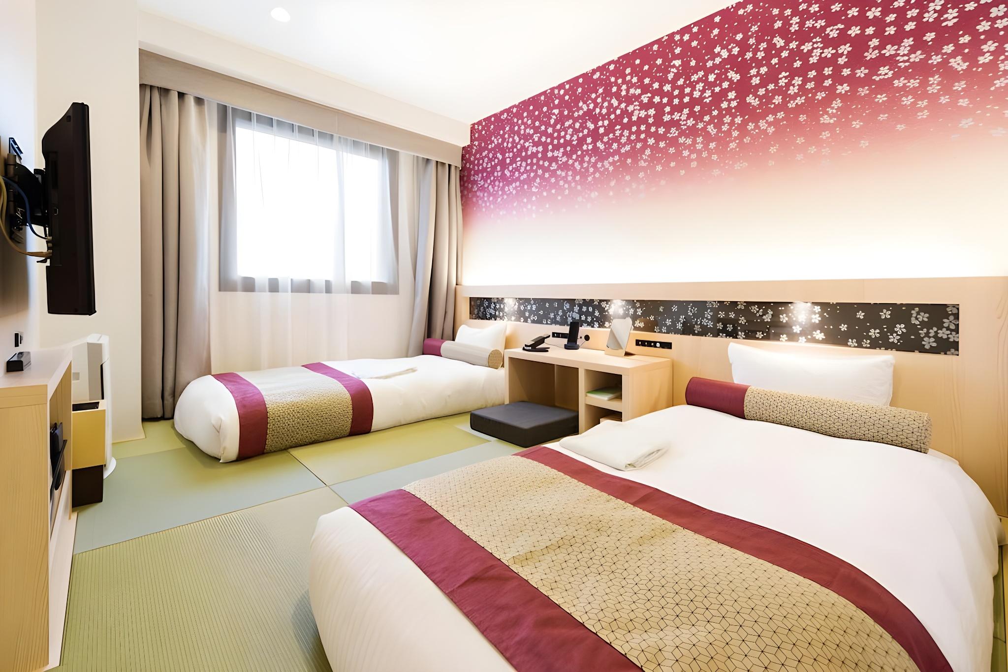Sakura, Twin Beds