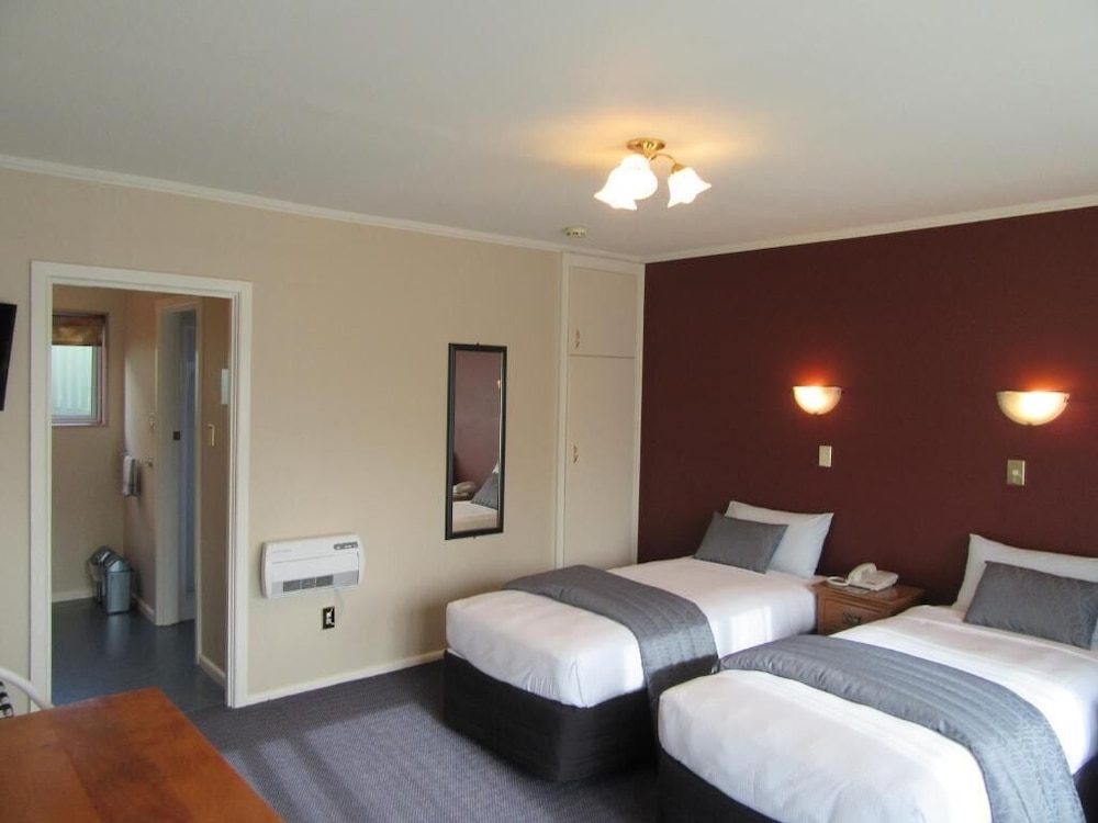 Parklands Motor Lodge 18/65