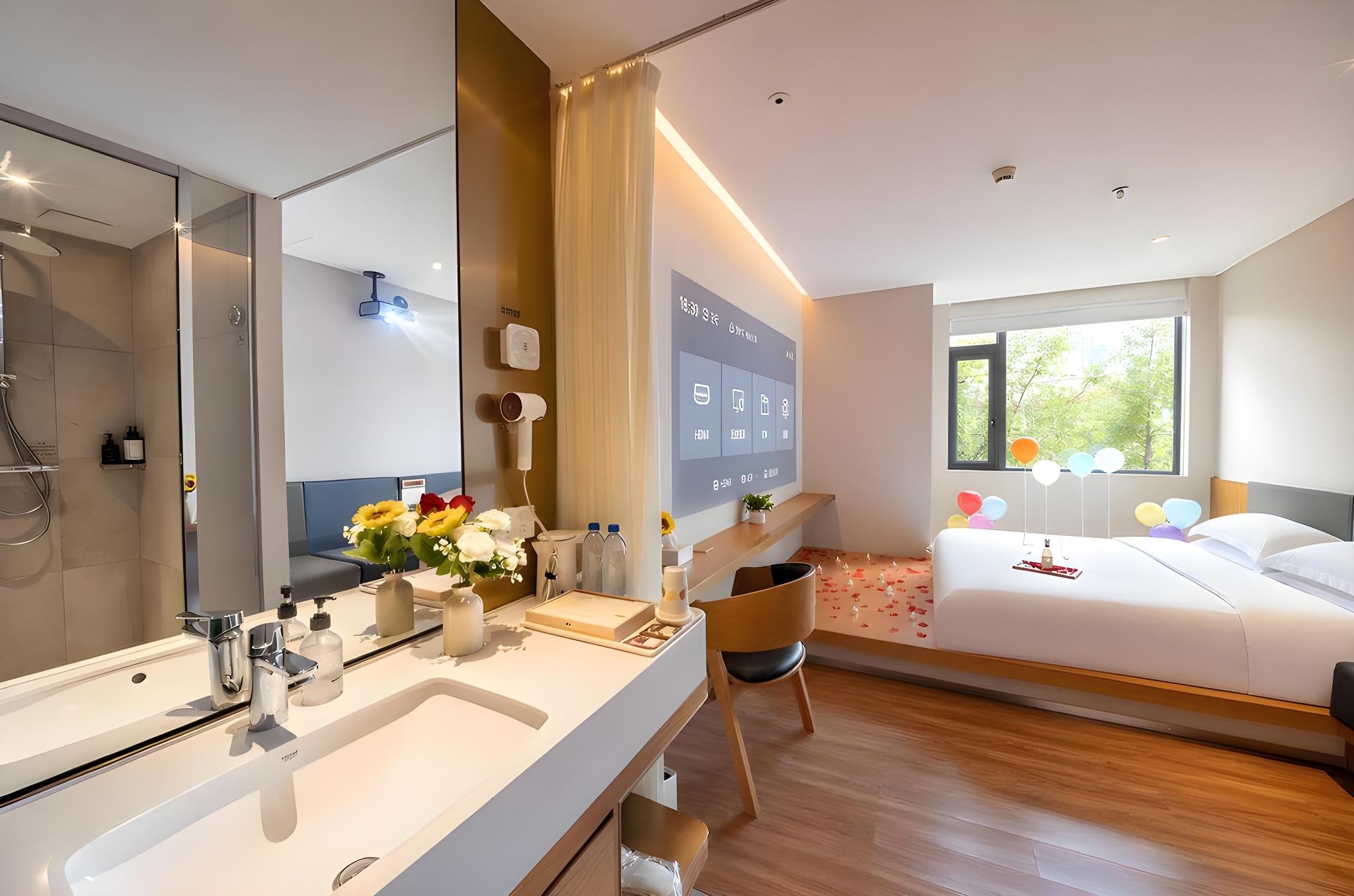 Shenzhen U Enjoy Hotel (Luohu Port Xiangxicun Subway Station) 37/38