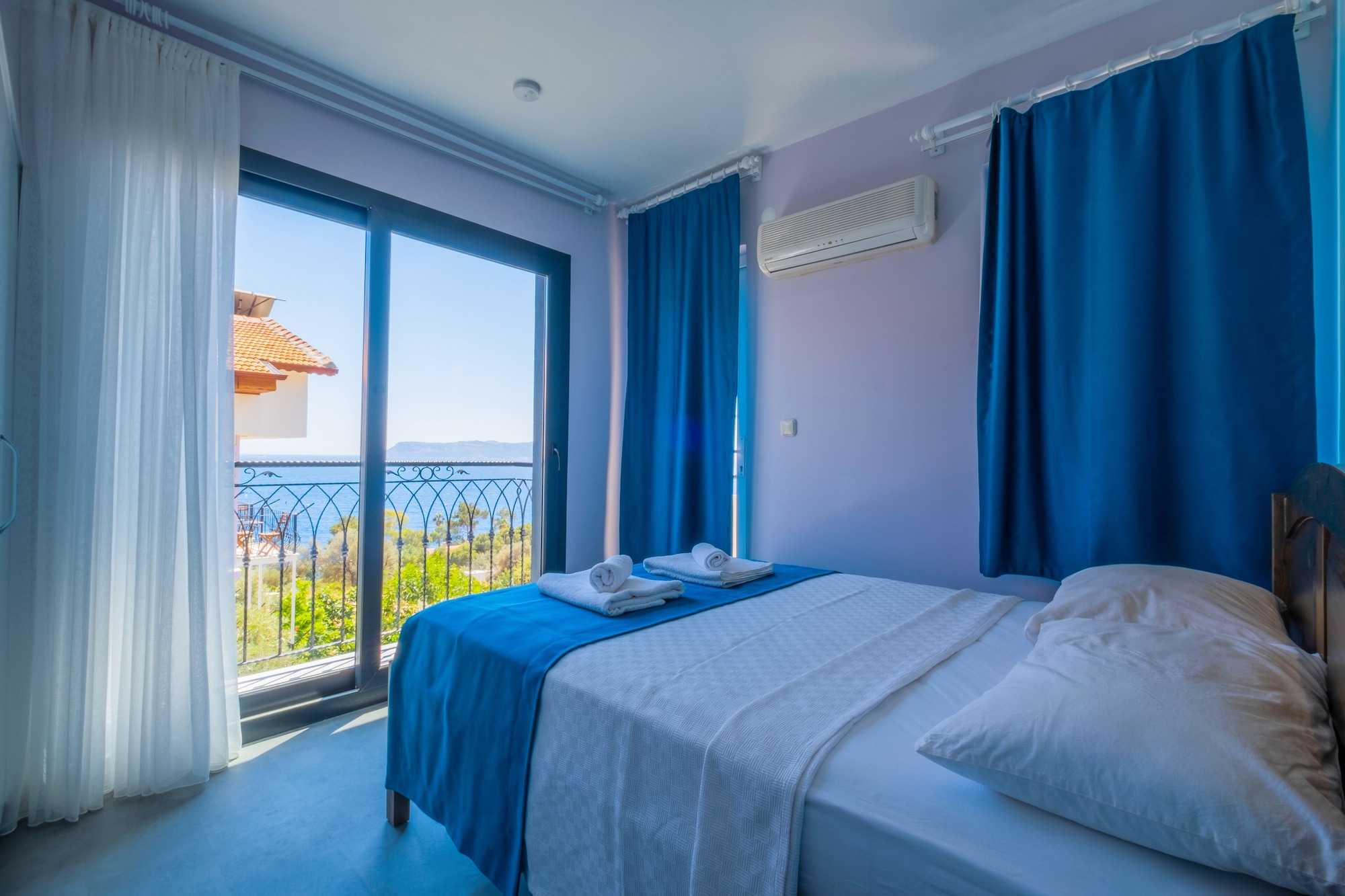 ROOM, QUEEN BED, SEA VIEW
