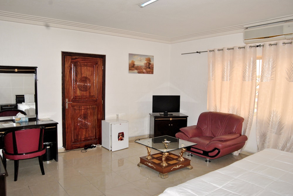 Riviera Hotel Benin 33/42
