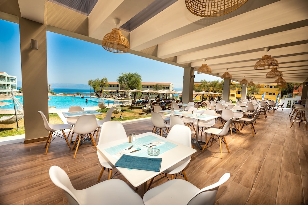Robolla Beach Aparthotel 56/75