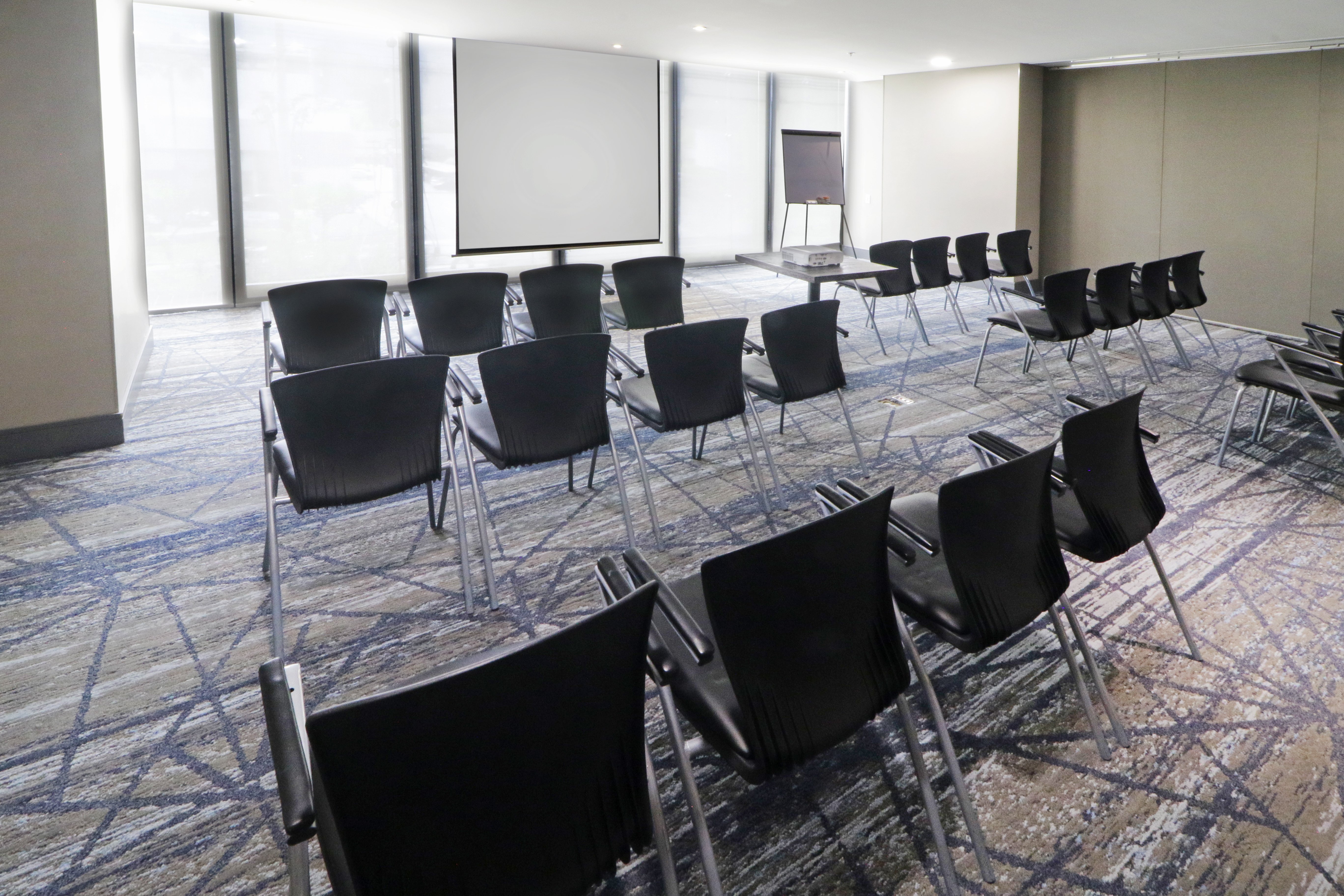 Holiday Inn Express Suites Monterrey Valle 64/74
