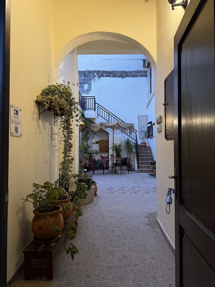 Eleni Rooms 21/40