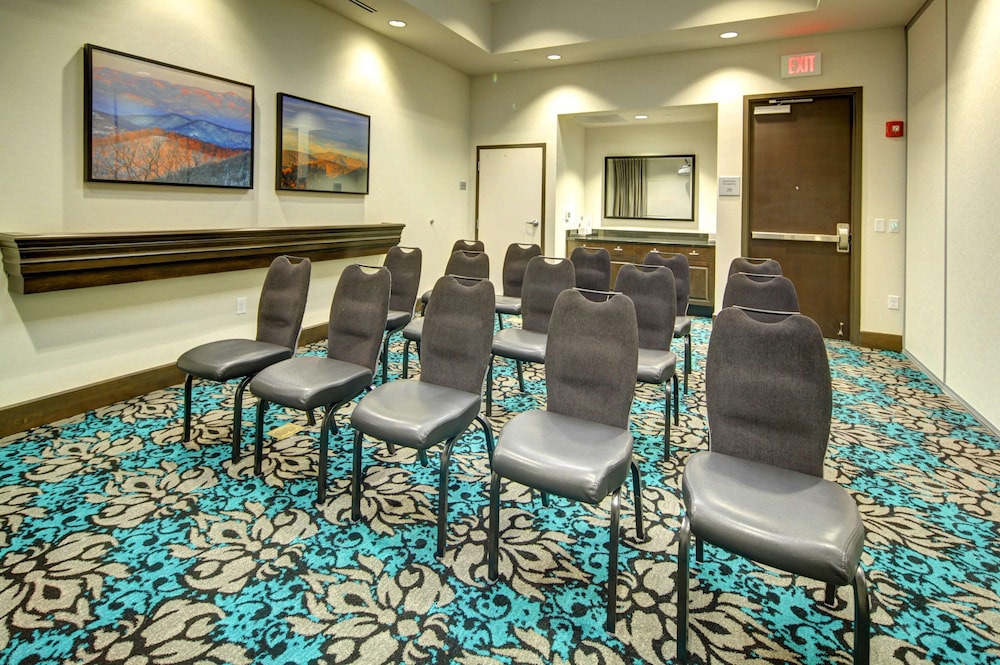 Hampton Inn And Suites Roanoke-Downtown 59/75