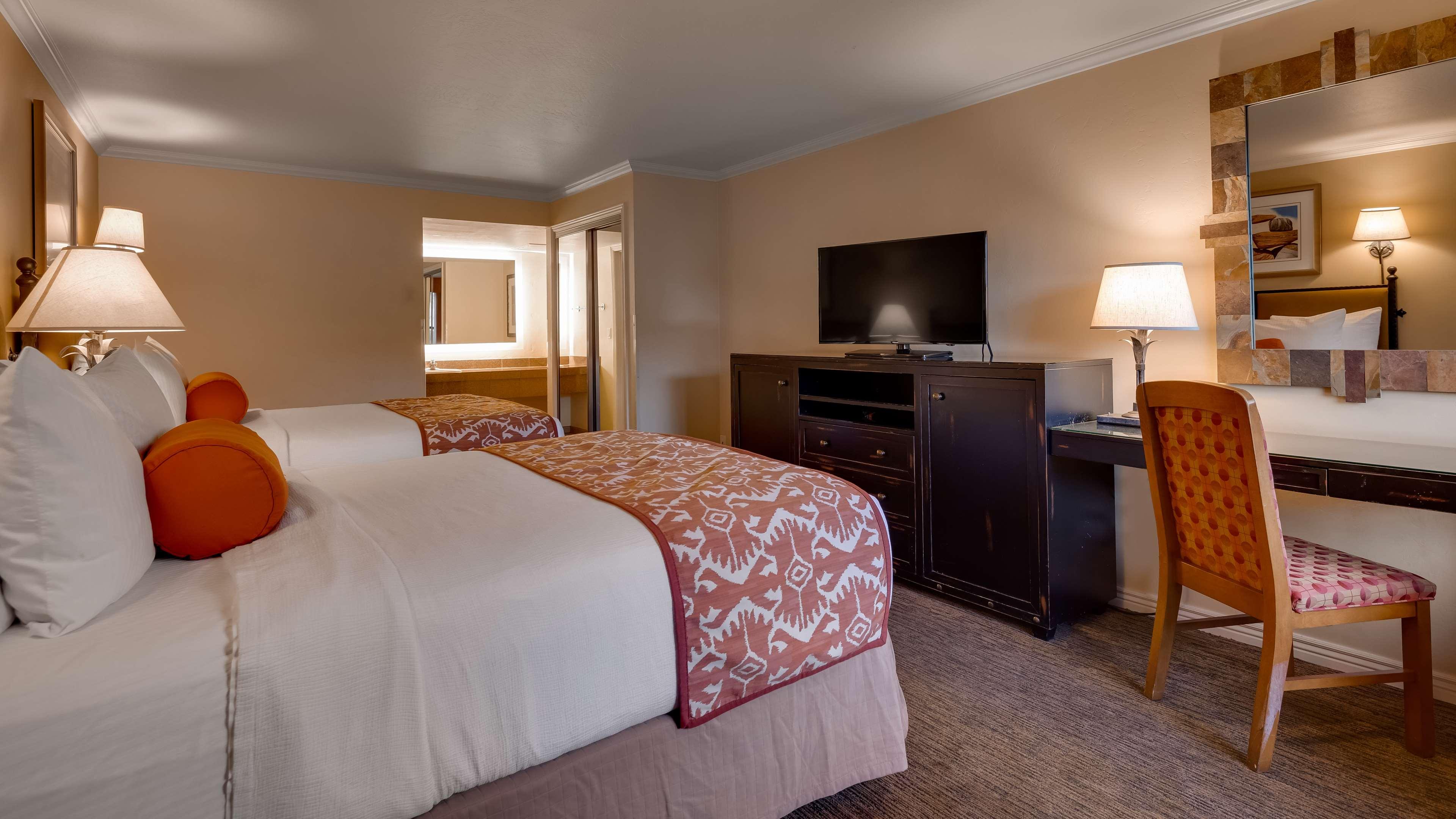 Room, 2 Queen Beds, Red Rock View, Patio, Annex
