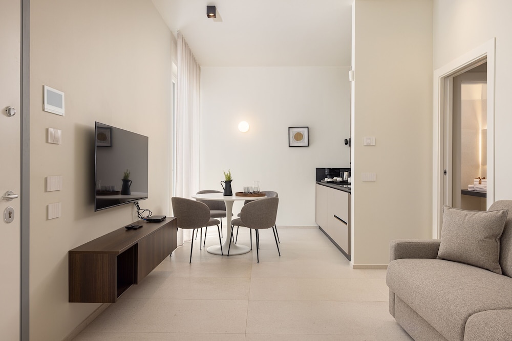 B21 Hotel 15/37