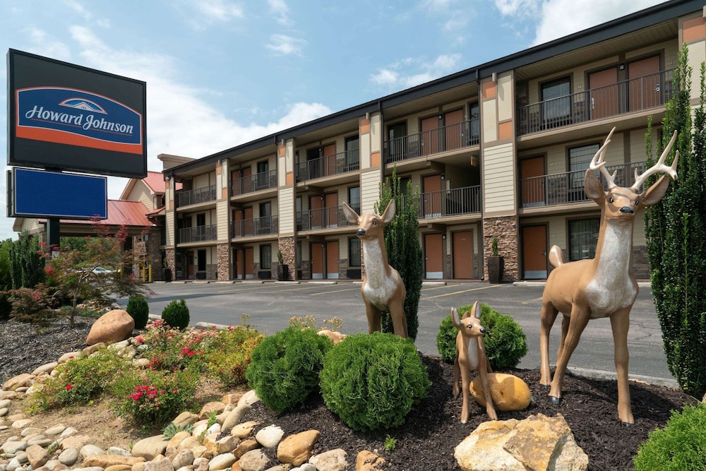 Howard Johnson By Wyndham Pigeon Forge 5/68