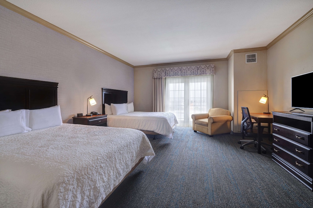 Hampton Inn Suites Galveston 16/68