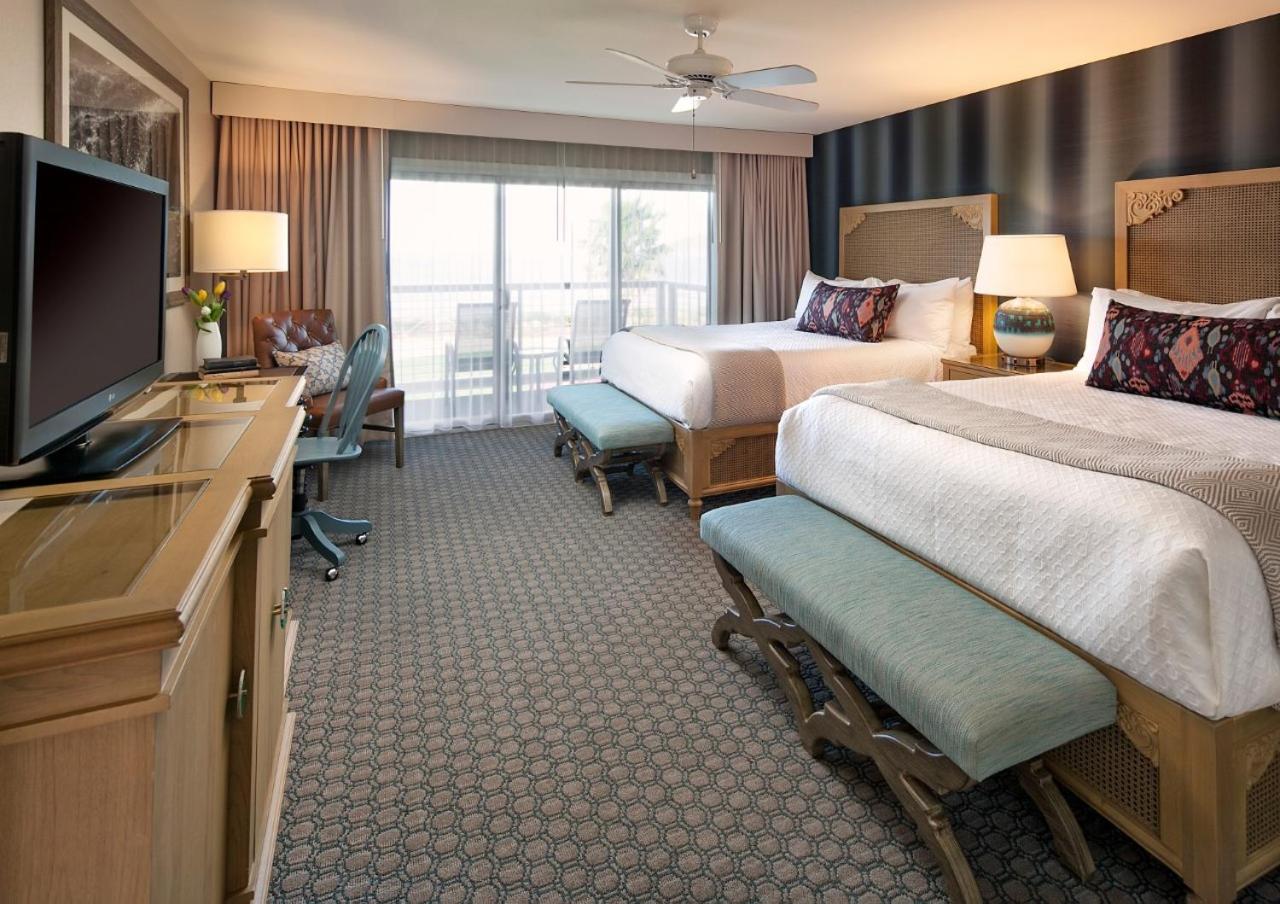 Standard, 2 Queen Beds, Balcony or Patio
