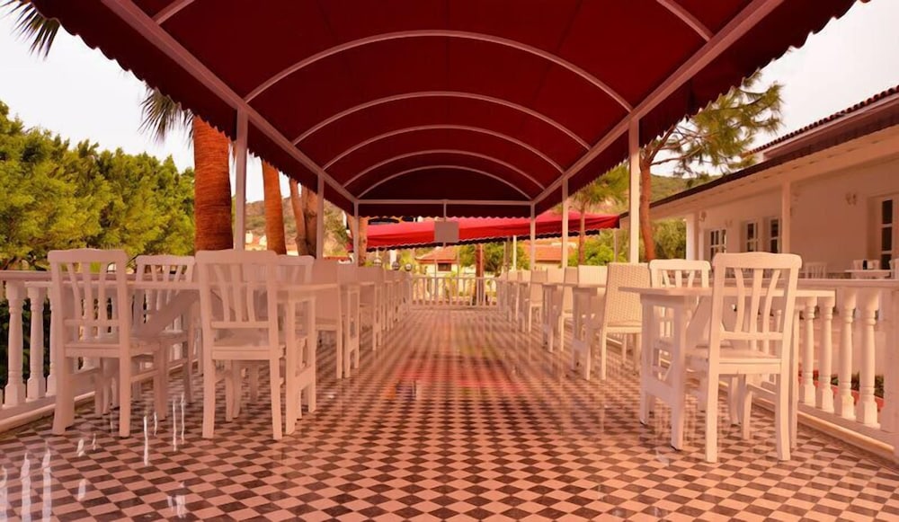 White Hotel 17/18
