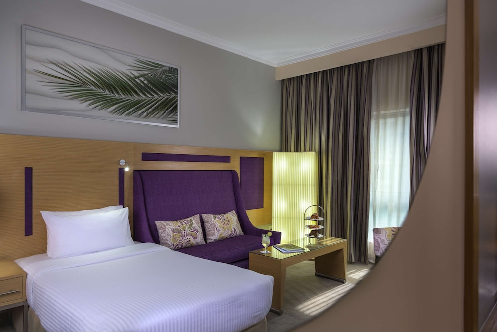 غرفة تنفيذية بسرير كينج مع دخول الصالة، Radisson Blu Heliopolis 7/10